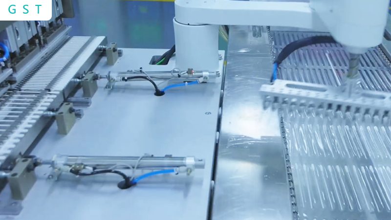 在对比不同自动化方案时，需要关注以下技术参数：